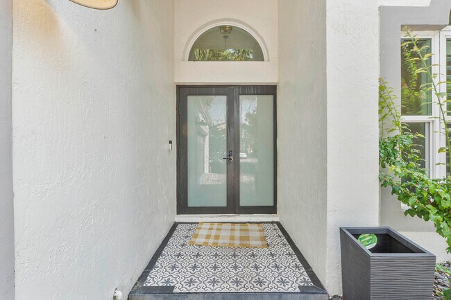 Foto del edificio - 6755 NW 75th Pl