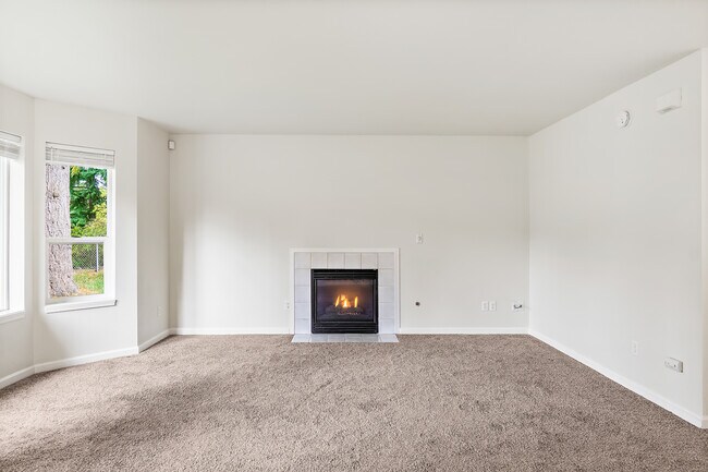 Foto del edificio - 14426 Beverly Park Rd