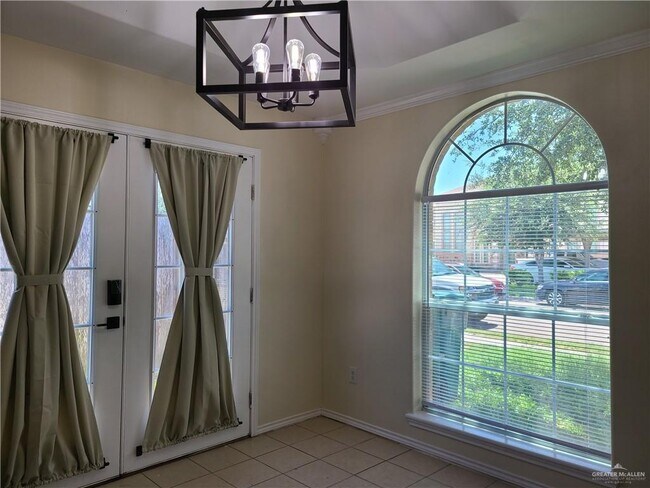 Foto del edificio - 3601 Embassy Ave