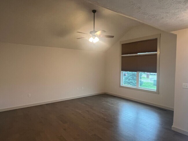 Foto del edificio - WOW! Look at this property ! You cant beat this price!