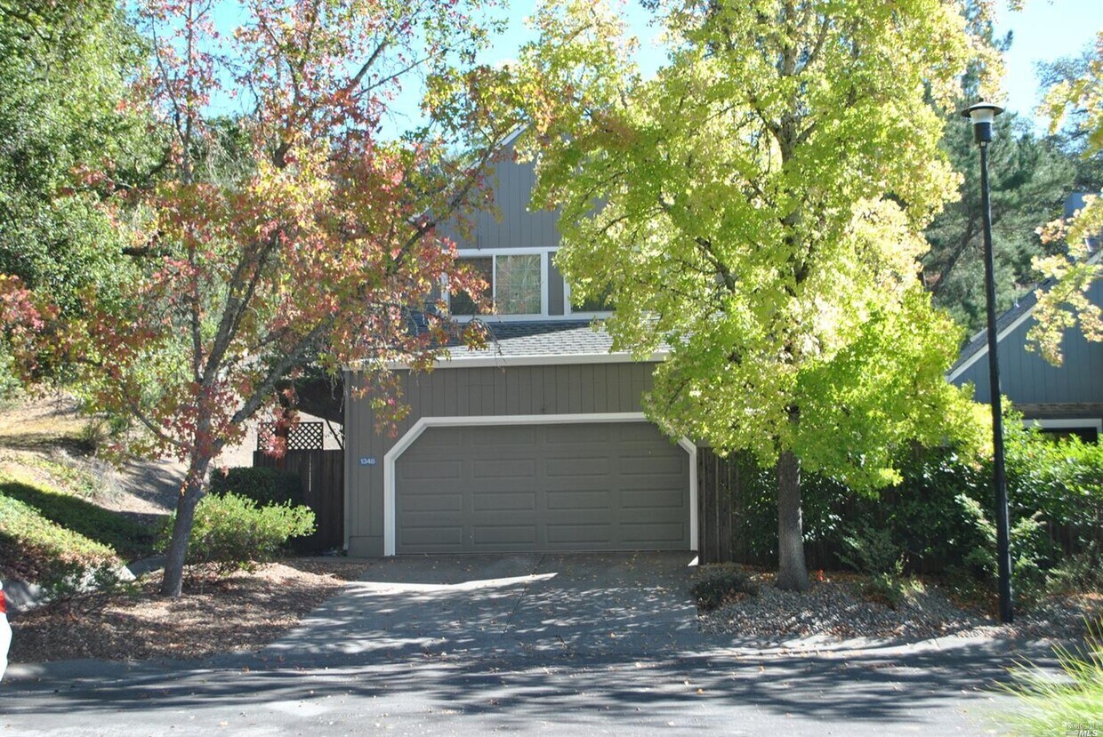 Primary Photo - 1348 Woodside Ct