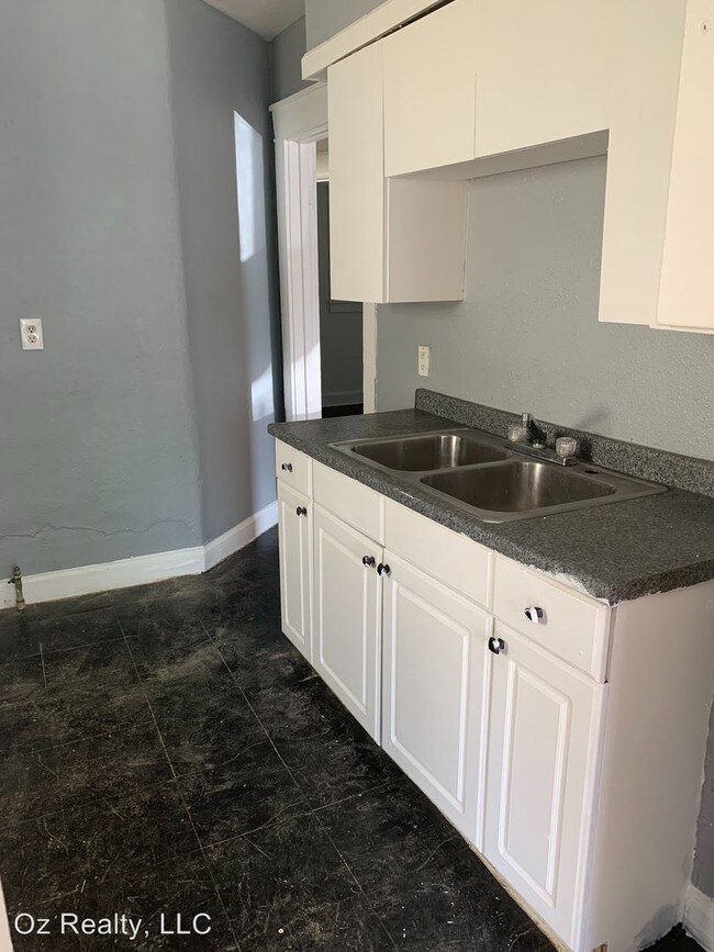 Building Photo - 2 br, 1 bath House - 521 South Detroit Avenue
