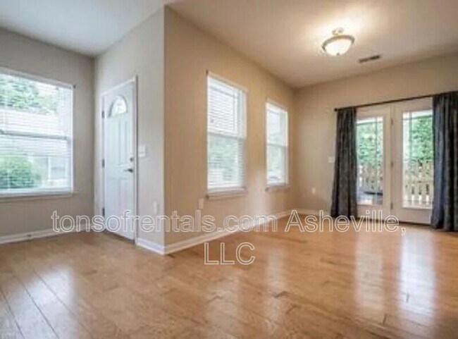 Foto del edificio - 277 Old Farm School Rd