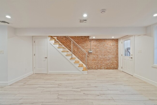 Photo - 47 Poplar St Townhome