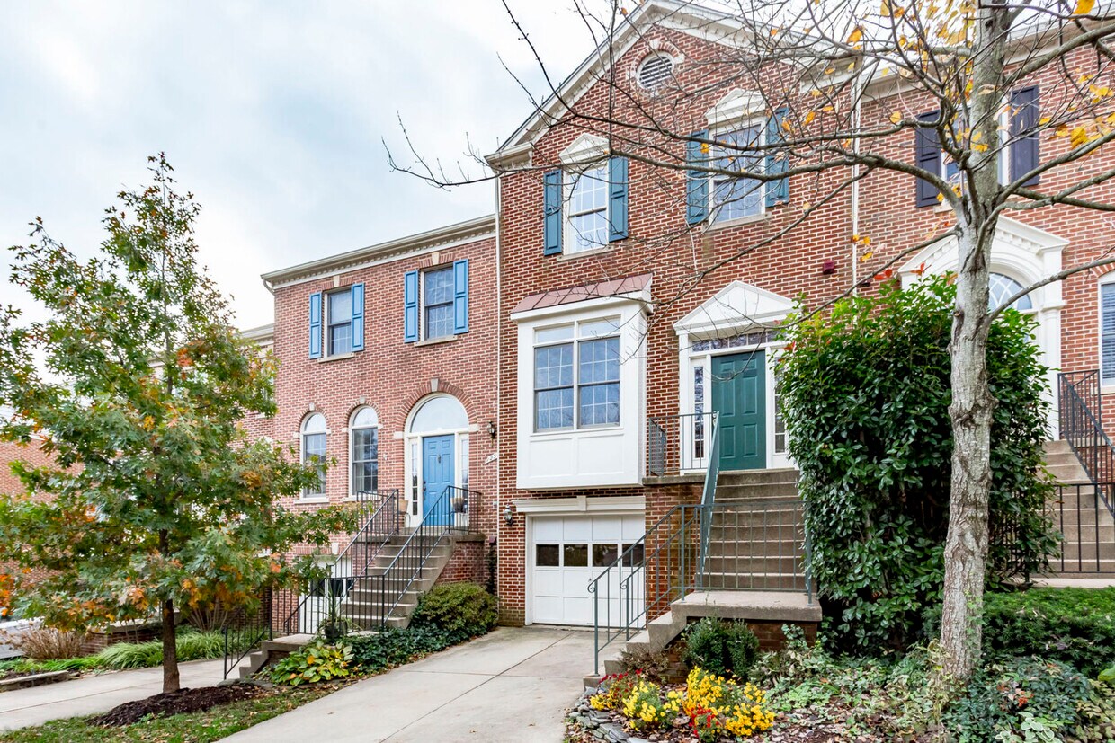 Primary Photo - 1232 DARTMOUTH RD