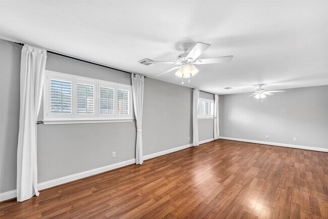 Building Photo - 1553 W Sam Houston Pkwy S