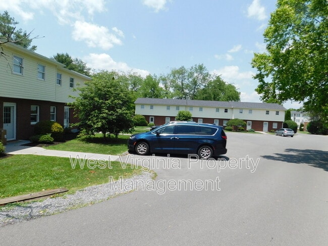 Building Photo - 219 Cardinal Wy