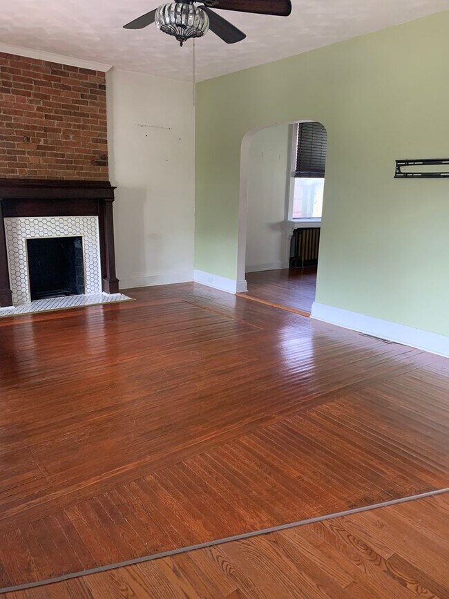 Foto del edificio - 3 Bedroom Single Family Home with Garage in Mount Washington!