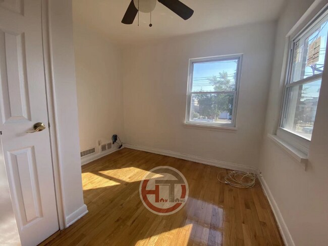 Foto del edificio - 4182 E Tremont Ave