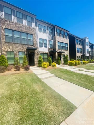 Foto principal - 646 Uwharrie River Rd