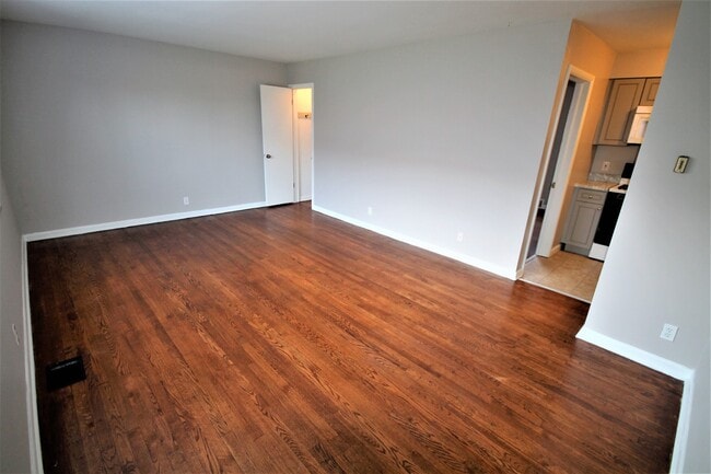 Building Photo - 1 Bedroom- Grandview Area