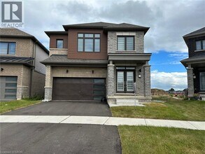 Building Photo - 3 Bee Cres