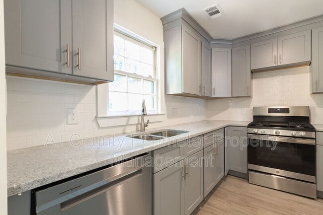 Foto del edificio - 243 Timber Creek Ln SW