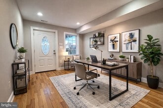 Building Photo - 1122 W Hamburg St