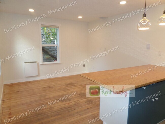 Building Photo - 2110-2116 NE 85th St