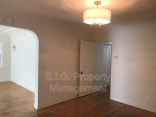 Foto del edificio - 1423 E Broadway