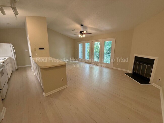Foto del edificio - 3117 Darden Rd