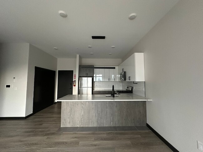 Building Photo - 1369 South Ave