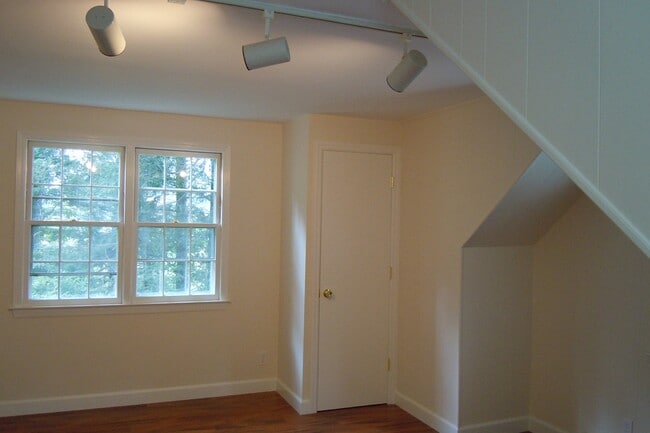 Building Photo - 9 Oregon Rd