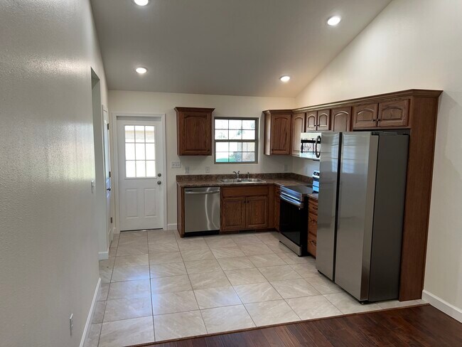 Cocina - 1310 S Nelson Ct