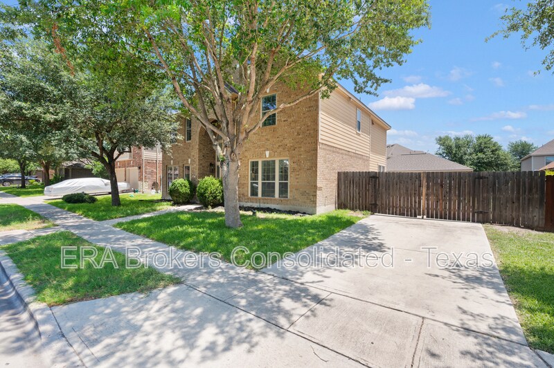 Building Photo - 3027 Hidden Mdw