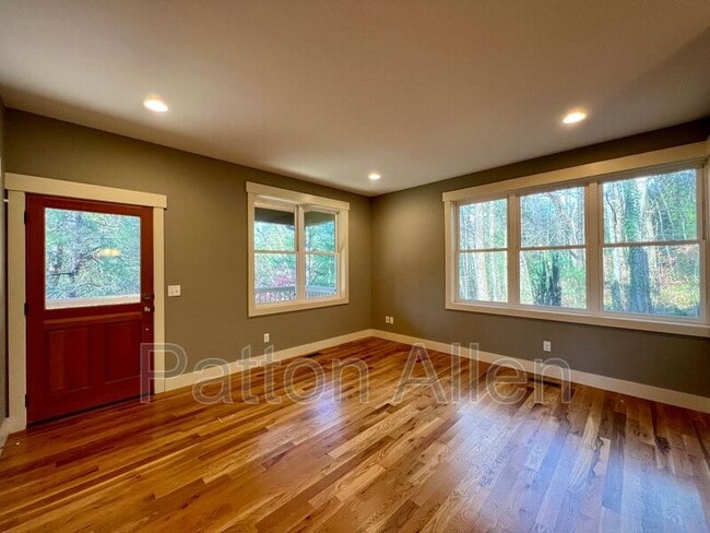 Foto del edificio - 12 Beaverdam Knoll Rd