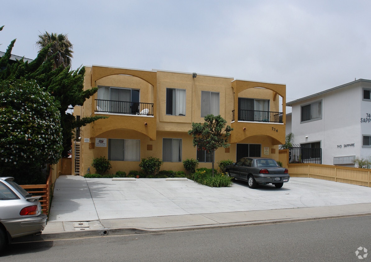 Primary Photo - Sapphire Apartments