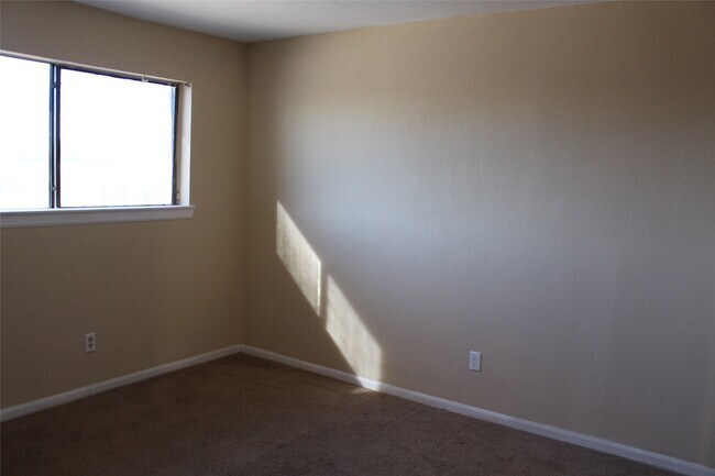 Building Photo - 16111 Aspenglen Dr