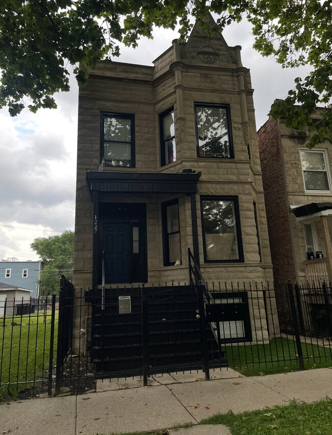 Building Photo - 1227 S Springfield Ave