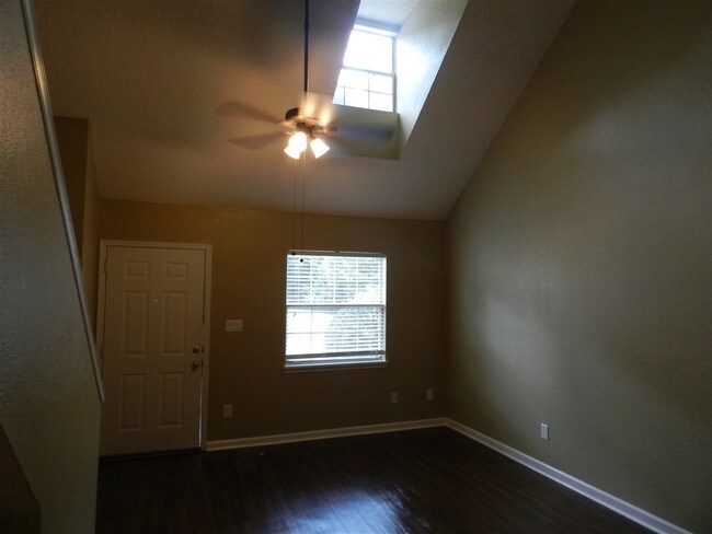 Foto del edificio - 2388 Parrot Ln