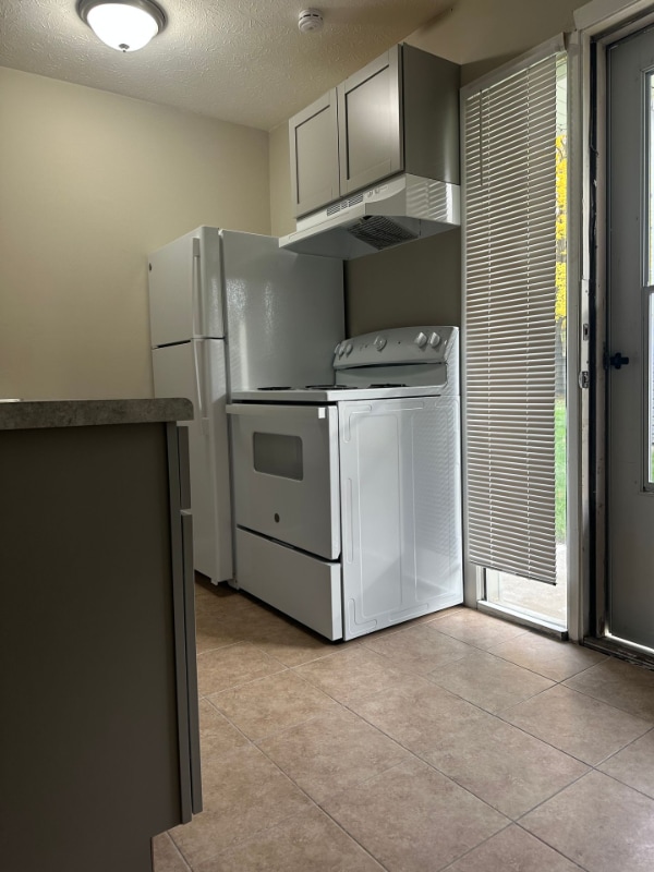 Building Photo - 516 Massillon Rd