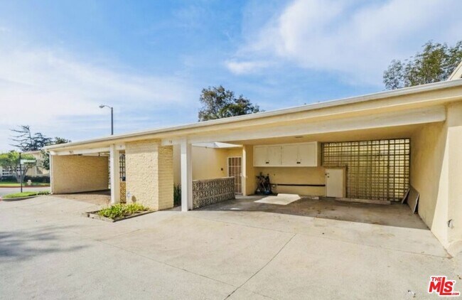 Foto del edificio - 3500 W Manchester Blvd
