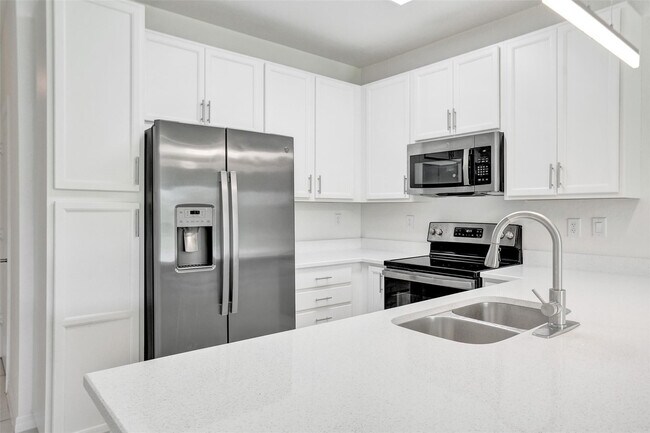 Foto del edificio - 4748 SW 63rd Terrace