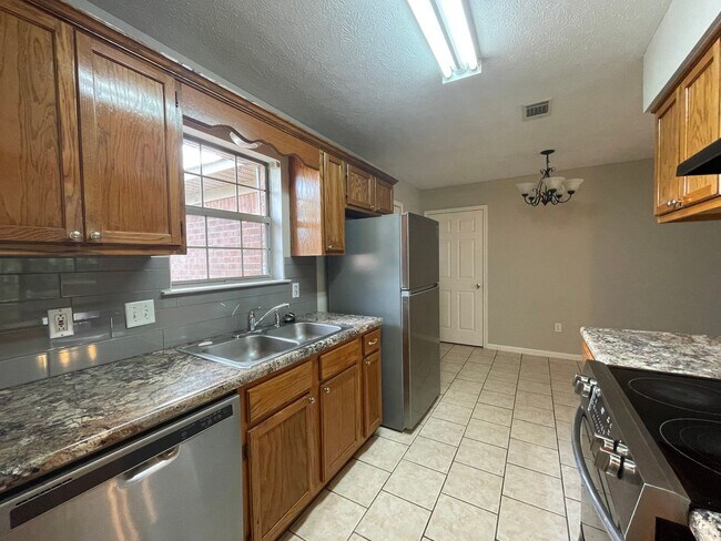 Building Photo - 1425 Joyner Dr