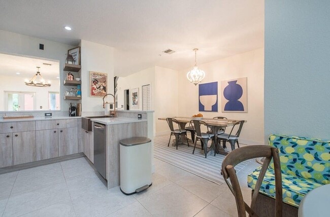 Building Photo - 1910 Coastal Bay Blvd