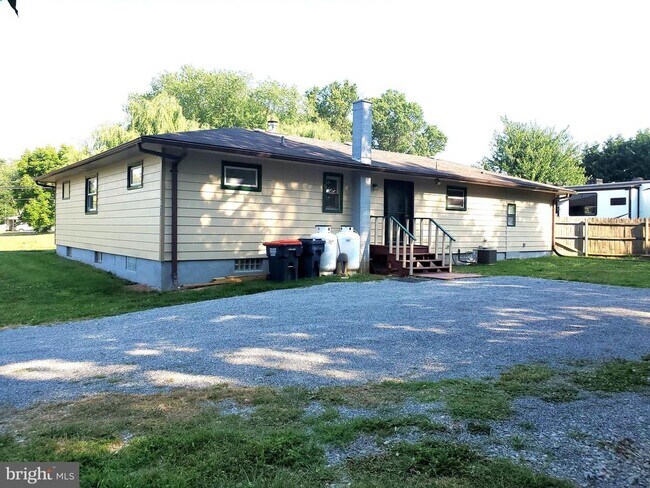 Building Photo - 725 Bladen St