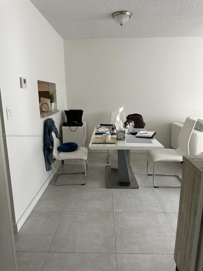 Foto del edificio - 5111 W Oakland Park Blvd