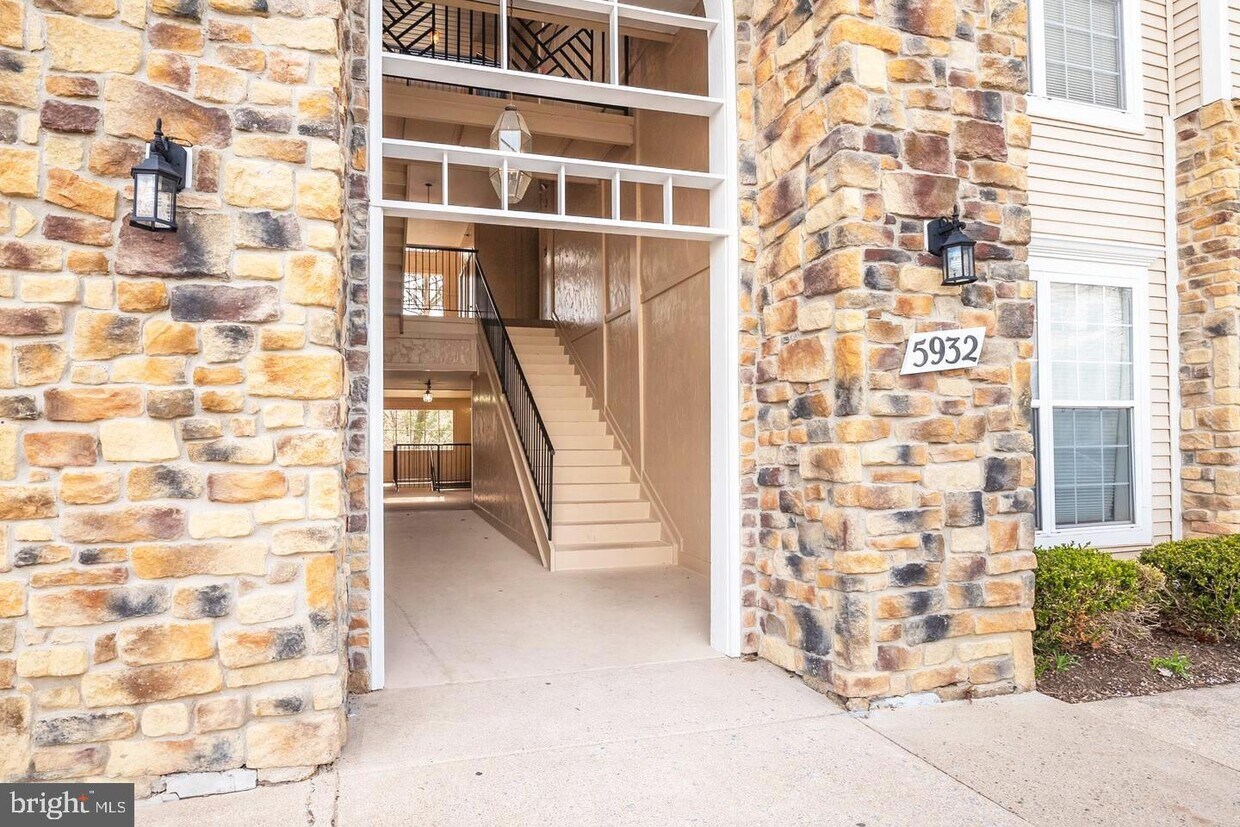 Foto principal - 5932 Founders Hill Dr