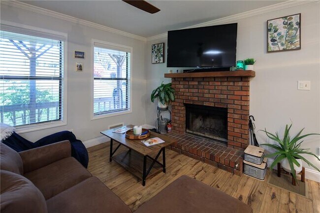 Foto del edificio - 2550 Lakeview Trail