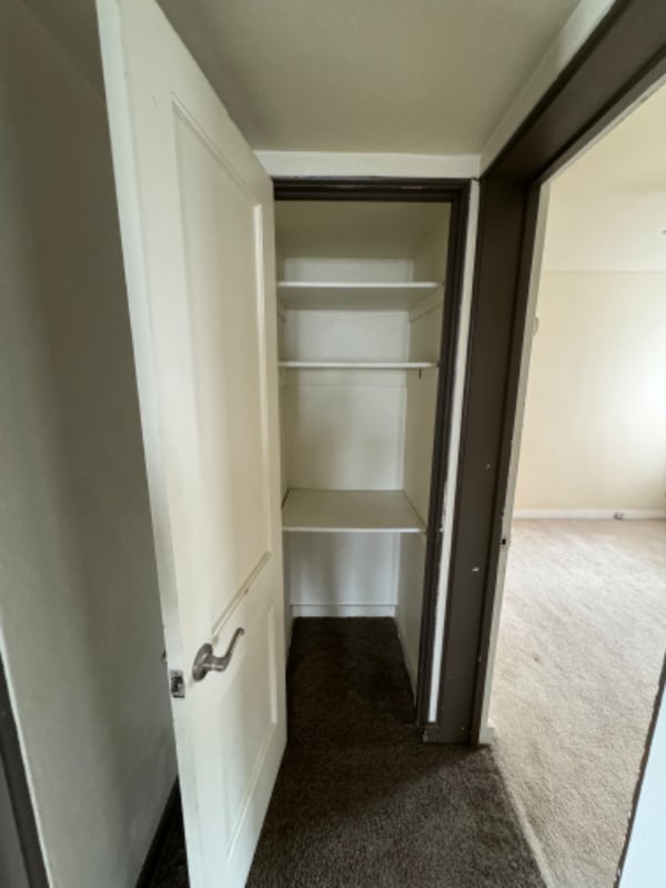 1512 Lake Ave Unit 1, Whiting, IN 46394 Room for Rent in Whiting, IN