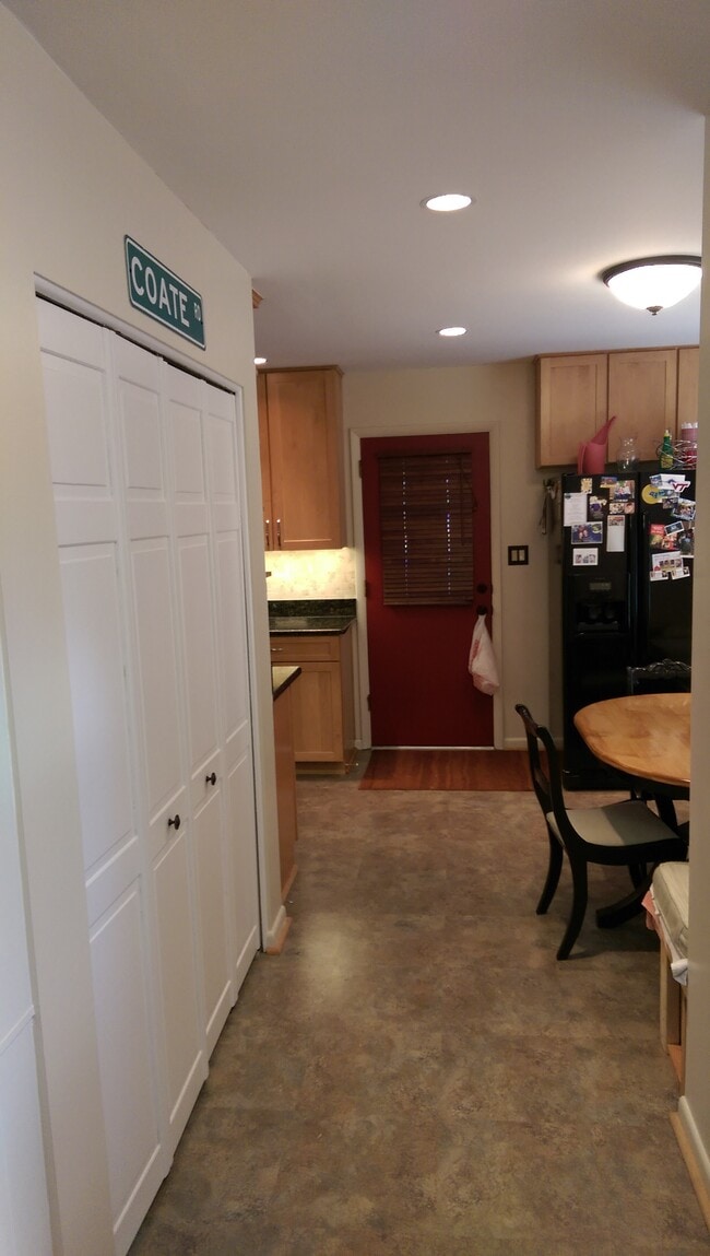 Photo - 5910 King James Dr House