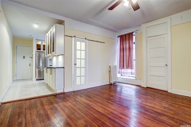 Building Photo - 414 61st St