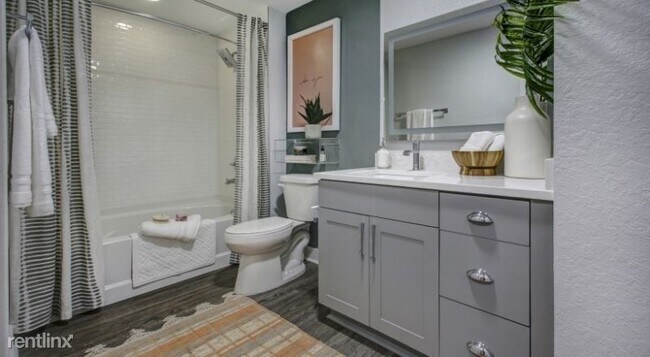 Foto del edificio - 1 br, 1 bath Apartment - 501 NE 4th Ave