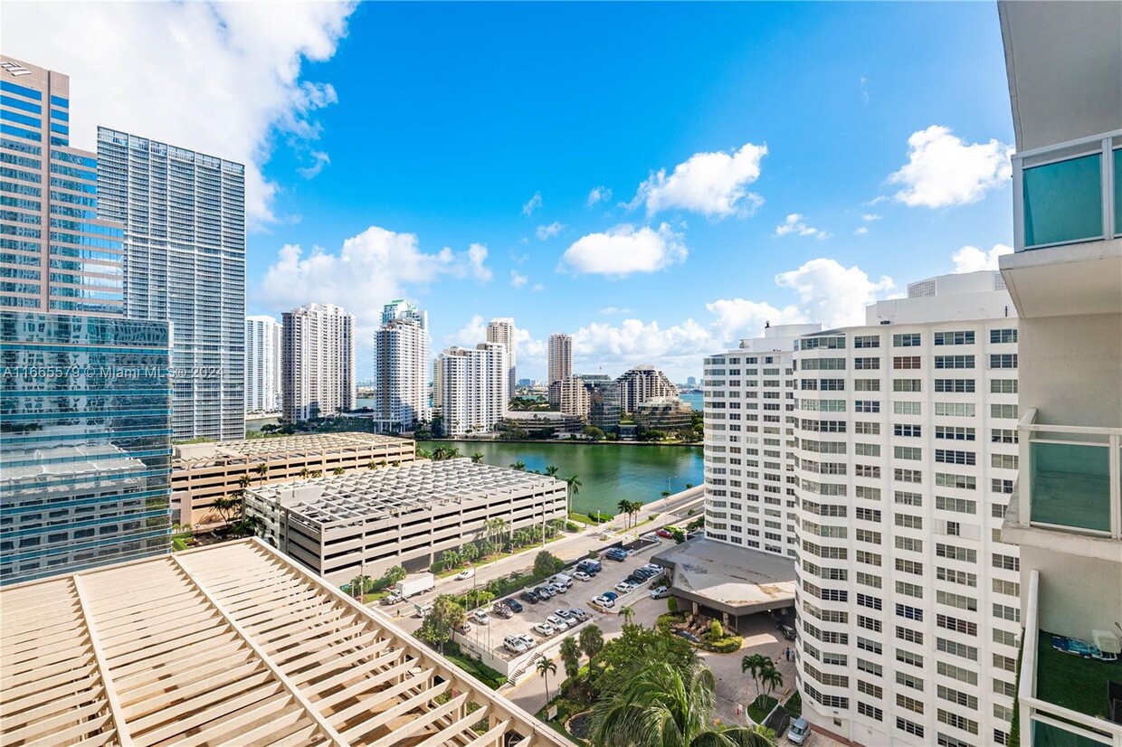 Foto principal - 950 Brickell Bay Dr