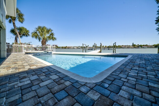 Building Photo - 8601 E Bay Dr