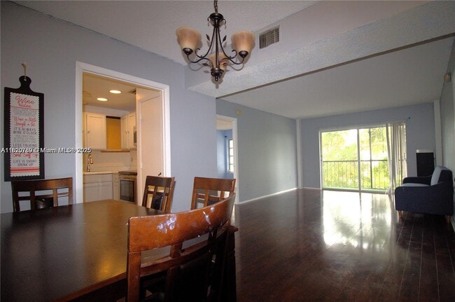 Building Photo - 4168 Inverrary Dr