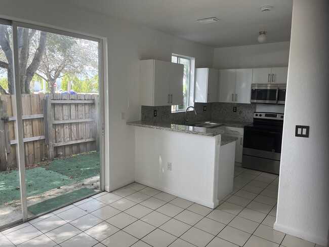 Building Photo - 2856 SE 15th Rd