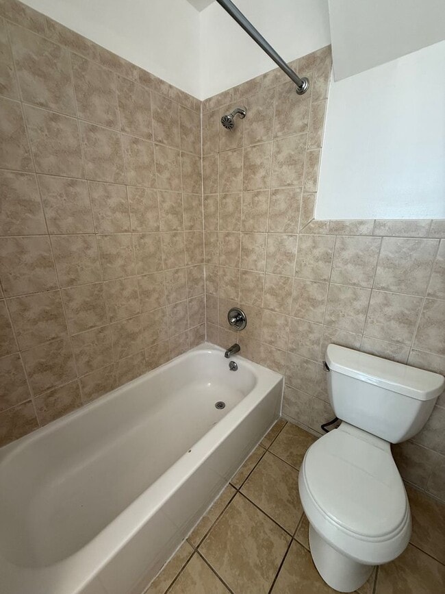 Building Photo - 20 Dubois St