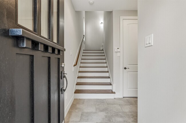 Foto del edificio - 2441 Charleston St