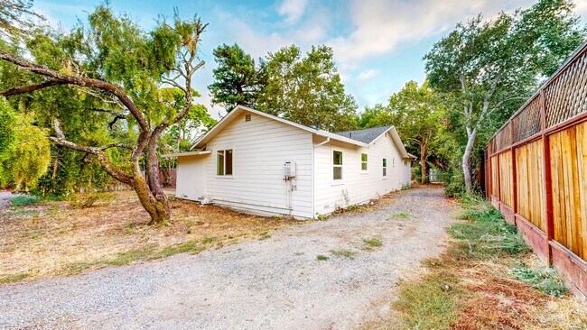 Building Photo - Bright & Clean Single Level FIVE bedroom i...